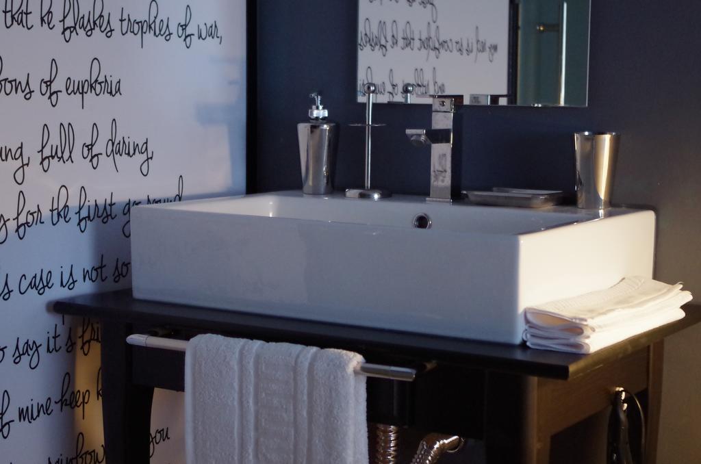 Hotel Apartamentos Rock Star Taboadela Стая снимка